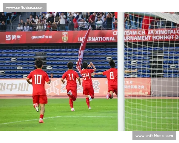 今日足球激战连连，焦点对决引爆球迷热情